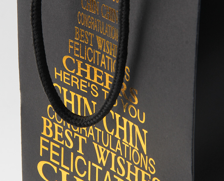 皮具禮品袋定做的質量,其實能由“啞巴”傳遞出來 皮具禮品袋定做的質量,其實能由“啞巴”傳遞出來